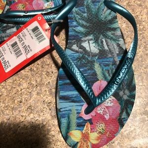 NWT Havaianas Blue Splash flip flops